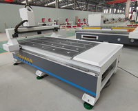 Chine nouvelle conception automatique 3 axes sculpture sur bois conception Machine 4X8 pieds CNC routeur 1325 machine de gravure sur bois à vendre