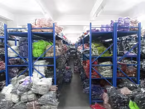 Abbigliamento Femminile: Abito Lungo a V con Stampa Raffinata, Taglie Forti - Product Image 6