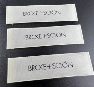 Etichetta personalizzata ad alta densità per la cura della parte superiore dell'etichetta dell'orlo della piega fine per le borse dei pantaloni del Logo del marchio etichette dell'indumento <span class=keywords><strong>numero</strong></span> di modello - Product Image 3