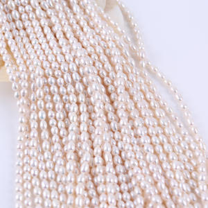 ลูกปัดน้ำจืดธรรมชาติแบบข้าวสาร ขนาด 5-6 มม. สีขาว สำหรับงาน DIY เครื่องประดับ  ขายส่งจากจูจี้ - Product Image 1