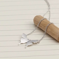 LT-067 925 Sterling Silver Women's Pendant Simple Fresh Forest Style Brossé Mignon Papillon Clavicule Collier Rhodium Mariages