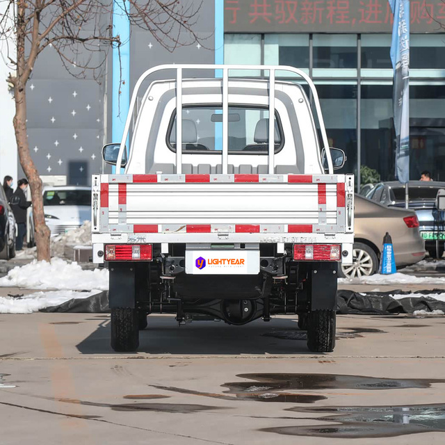 Domi EV1 Compact Electric Cargo Vehicle China New Energy Brand Urban Delivery Electric Truck for Courier Logistics Business Use