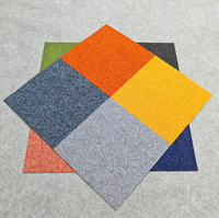 Dalles de moquette rayées carrées 50x50 robustes pour usage commercial et résidentiel, revêtement de sol de bureau, support PVC, boucle moderne en nylon antidérapant