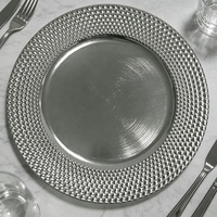 Assiette de présentation ronde en plastique rouge de 13 pouces avec bordure perlée et gaufrée, décorative, pour la mise en table de mariages, banquets et fêtes