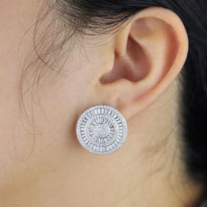Pendientes de Latón Estilo Hip-Hop para Mujer, Diseño Europeo Americano, con Circonitas, Forma de Mariposa, Chapado en Oro, Corte Princesa - Product Image 3