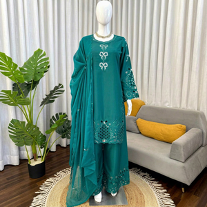 Ensemble Salwar Kameez en soie crêpe verte brodée avec dupatta, tenue de fête indienne pakistanaise pour femmes - Product Image 1