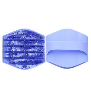 Brosse de bain hexagonale bleue au design moderne pour femmes, brosse en silicone pour le shampoing et le massage du cuir chevelu - Product Image 1