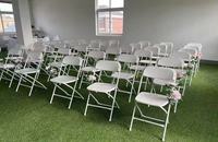Chaises pliantes en plastique noires pour événements de mariage, usage commercial, empilables, capacité 800 lbs, pour extérieur