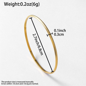 Brazalete Delicado de Acero Inoxidable con Diseño de Letras Chapado en Oro de 18k, Textura Fina, Venta al Por Mayor, Multitono, Regalo de Aniversario para Mujer - Product Image 6