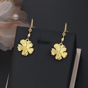Boucles d'oreilles pendantes Jxx Fashion pour femmes, plaquées or 24 carats, motif floral géométrique, style classique, principalement en laiton - Product Image 2
