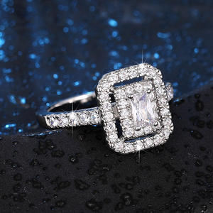 Anillo de Diamantes con Corte Esmeralda para Mujer Q280, Anillo de Compromiso Clásico con Diamantes Naturales, Diseño Halo - Product Image 2