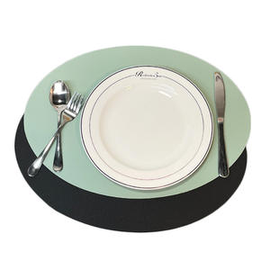 Manteles Individuales Ovalados de Doble Cara, Verdes y Negros, Impermeables y Resistentes al Aceite, para Hogar, Hotel, Restaurante, Comedor Occidental, Juego de 4 Piezas - Product Image 1