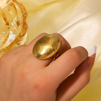 Bague de fiançailles et de mariage tendance en acier inoxydable plaqué or, motif ovale texturé, cercle géométrique ajouré, pour femme