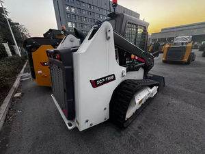 Chargeuse sur chenilles de marque réputée 50 kW XC7-TR08, petite chargeuse compacte sur chenilles de 1 tonne de charge utile avec lame à neige, balai angulaire et tarière. - Product Image 2