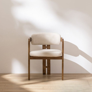 <span class=keywords><strong>Chaise</strong></span> de salle à manger <span class=keywords><strong>en</strong></span> <span class=keywords><strong>bois</strong></span> massif au design moderne <span class=keywords><strong>avec</strong></span> accoudoirs pour la maison, le restaurant, l'hôtel - Product Image 3