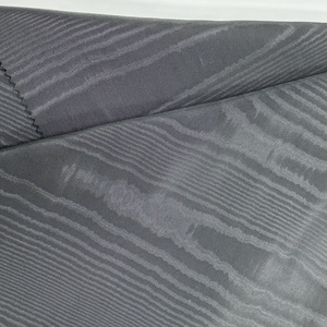 Nouveau <span class=keywords><strong>tissu</strong></span> en polyester à effet <span class=keywords><strong>moiré</strong></span>, finition effet <span class=keywords><strong>moiré</strong></span>, <span class=keywords><strong>tissu</strong></span> à effet visuel 3D, gaufrage pour robes et sacs - Product Image 5