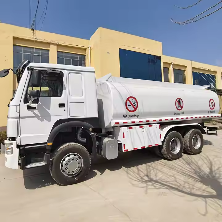 Подержанный бензовоз SINOTRUK HOWO с 10 колесами 6x4 для продажи (Китайское происхождение)