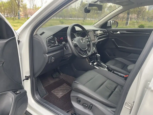Volkswagen V W <span class=keywords><strong>T</strong></span>-<span class=keywords><strong>Roc</strong></span> 1.5T 7DCT Essence SUV 2WD <span class=keywords><strong>T</strong></span> <span class=keywords><strong>ROC</strong></span> 2023, faible kilométrage, peinture d'origine, véhicule d'<span class=keywords><strong>occasion</strong></span> pour l'exportation vers l'Algérie - Product Image 5