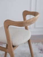 Vente en gros chaise de salle à manger marocaine chaise de loisirs moderne en bois massif peint avec coussin confortable en fibre dossier incurvé