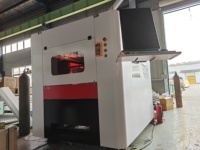 Machine de découpe laser à fibre fermée avec certification CE, type portique, contrôle Cypcut, support IA pour la découpe de tôles métalliques