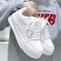Sneakers plateforme en cuir synthétique unisexe, nouvelles chaussures de sport polyvalentes à la mode pour étudiants, chaussures décontractées augmentant la taille
