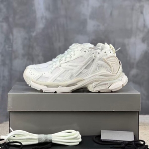 Chaussures de sport de luxe de qualité supérieure avec semelles épaisses respirantes et antidérapantes, chaussures de marche tendance et à la mode - Product Image 1