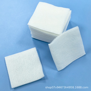 Pansements non tissés Hongsheng Medical : stériles, absorbants et nettoyants pour les plaies, 5*5cm, 4 couches/pansement, non stériles. - Product Image 5