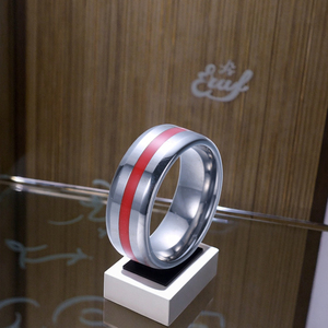 Anillo <span class=keywords><strong>de</strong></span> estilo personalizado TG con incrustaciones <span class=keywords><strong>de</strong></span> estilo Simple, decoración <span class=keywords><strong>de</strong></span> resina roja, anillos <span class=keywords><strong>de</strong></span> tungsteno con borde biselado <span class=keywords><strong>para</strong></span> hombres y mujeres - Product Image 4