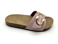 Pantoufles et sandales plates à la mode classique avec boucle design OEM logo personnalisé injection PVC dernières tendances bon marché pour femmes chaussures et sandales pour femmes
