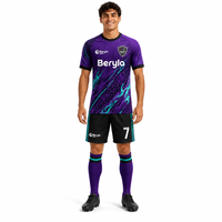 Conjunto de Uniforme de Fútbol Personalizado Color Neón Morado, Sublimado, de Secado Rápido y Transpirable, Venta al Por Mayor, Fabricante OEM, 100%
