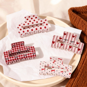 Elegante agarre a cuadros de lunares con dulce forma cuadrada Alentines, pinzas para el cabello de plástico con estampado de corazón rojo - Product Image 1