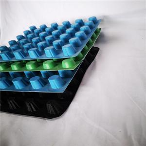 Planche de drainage cellulaire 30 mm en HDPE alvéolaire <span class=keywords><strong>avec</strong></span> géotextile pour la protection <span class=keywords><strong>d</strong></span>'étanchéité des plateformes de stationnement et des cours publiques - Product Image 6