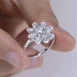 Anillo de Compromiso Messi Jewelry MSR-2144 con Diamante Cultivado en Laboratorio de Corte Pera de 18k - Product Image 2