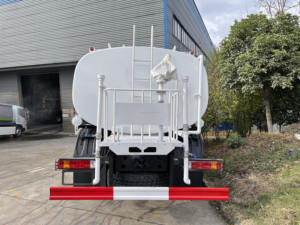 Camion-citerne Sinotruk HOWO 4x2 de 15 m³ avec moteur Weichai, arroseuse de rue, camion pulvérisateur d'eau routière - Product Image 3