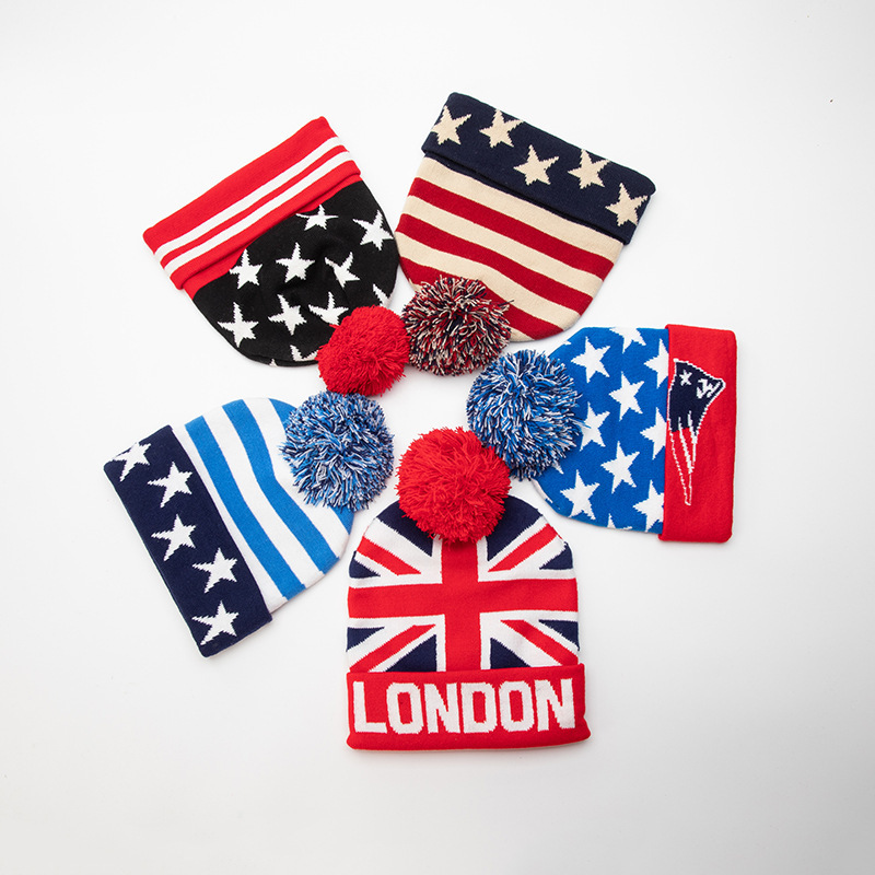 Пользовательская зимняя вязаная шапка унисекс с буквенным помпоном, акриловая жаккардовая шапка с вышивкой и логотипом, теплая вязаная шапка с тканым ярлыком