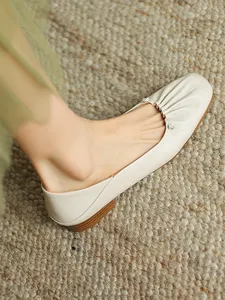 Scarpe singole con tacco basso in pelle morbida stile francese con tacco basso e lazy slip-on da uomo con tacco quadrato a testa alta scarpe da nonna