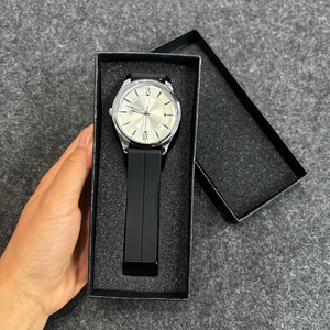 Reloj Minimalista 2026, Reloj de Cuarzo para Hombre, Caja de Aleación, Hebilla Magnética, Correa de Silicona, Resistente al Agua, Venta al Por Mayor - Product Image 6