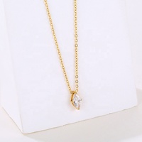 Collier Tendance Étanche en Acier Inoxydable, PVD Or 18 Carats, Pendentif Goutte d'Eau Ovale Délicat avec Zircons 5A