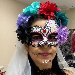 Máscara Veneciana de Media Cara para Halloween con Flores Pintadas a Mano, Máscara de Calavera con Flores de Azúcar del Día de los Muertos Mexicano - Product Image 6