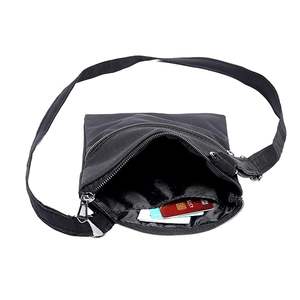 กระเป๋าสะพายคาดลำตัวผ้าฝ้ายกันน้ำสำหรับเดินทางสีดำทันสมัยพร้อมดีไซน์กันขโมยและปิดซิป - Product Image 4