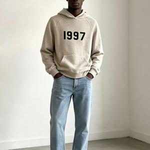 <span class=keywords><strong>Felpa</strong></span> con Cappuccio Unisex ESS ss24 Personalizzata, Stile Vintage 1977, <span class=keywords><strong>Collo</strong></span> <span class=keywords><strong>a</strong></span> <span class=keywords><strong>Polo</strong></span>, 100% Cotone, <span class=keywords><strong>Felpa</strong></span> Stampata con Logo Ricamato - Product Image 4