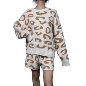 Pull en laine respirant à col rond personnalisé pour femme, motif dessin animé, collection hiver, offre spéciale - Product Image 1