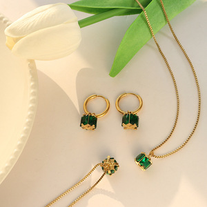 สร้อยคอพร้อมต่างหูประดับมรกตเซอร์คอน ชุบทอง 18k ตัวล็อคสี่ขาแบบวินเทจ ทำจากสแตนเลสสตีล ปี 2026 ของขวัญวันวาเลนไทน์ - Product Image 1