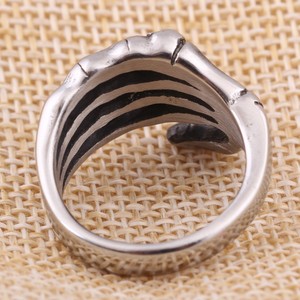 Anillo de Mano de Esqueleto, Color Acero, Estilo Punk de Halloween, Joyería para Hombre - Product Image 3