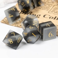 Ensemble de dés de jeu de rôle polyédriques personnalisables et gravés pour Dungeons and Dragons, avec design œil de chat givré