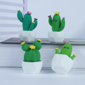 Joli cactus artificiel en pot, mini-ornement en résine, décoration de bureau, cadeau artisanal, design moderne, lot de plusieurs pièces - Product Image 2