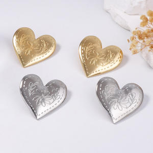 ต่างหูรูปหัวใจโลหะผสมสำหรับผู้หญิงสไตล์เท่ๆแบบย้อนยุค - Product Image 3