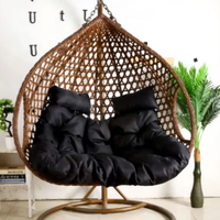 Fauteuil suspendu double en rotin avec coussin et support, design moderne et confortable, idéal pour parcs et patios extérieurs – Vente en gros sur mesure