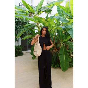 Robe longue noire élégante avec détails boutonnés, dentelle et fentes, en tissu Spandex, tailles XS-XXL, pour soirée et club, couleur unie - Product Image 6