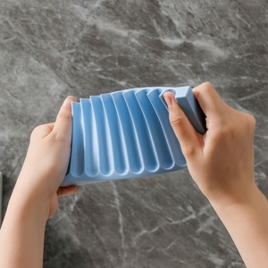 Support de Savon Auto-Drainant Sanga Personnalisé en TPR Écologique, Plateau de Drainage Bleu-Gris 159x81.8x14mm pour Salle de Bain, Logo Personnalisé - Product Image 5